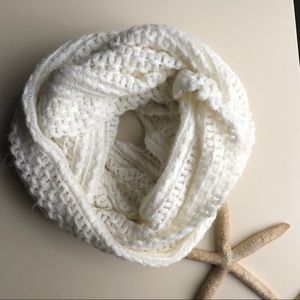 ⭐️White Knit Infinity Scarf⭐️